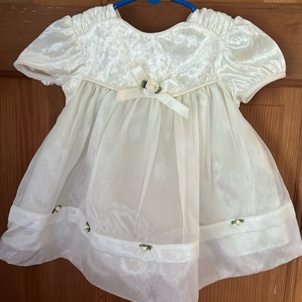 🛍PRETTY LITTLE GIRLS DRESS SIZE 3-6 MONTHS 🛍